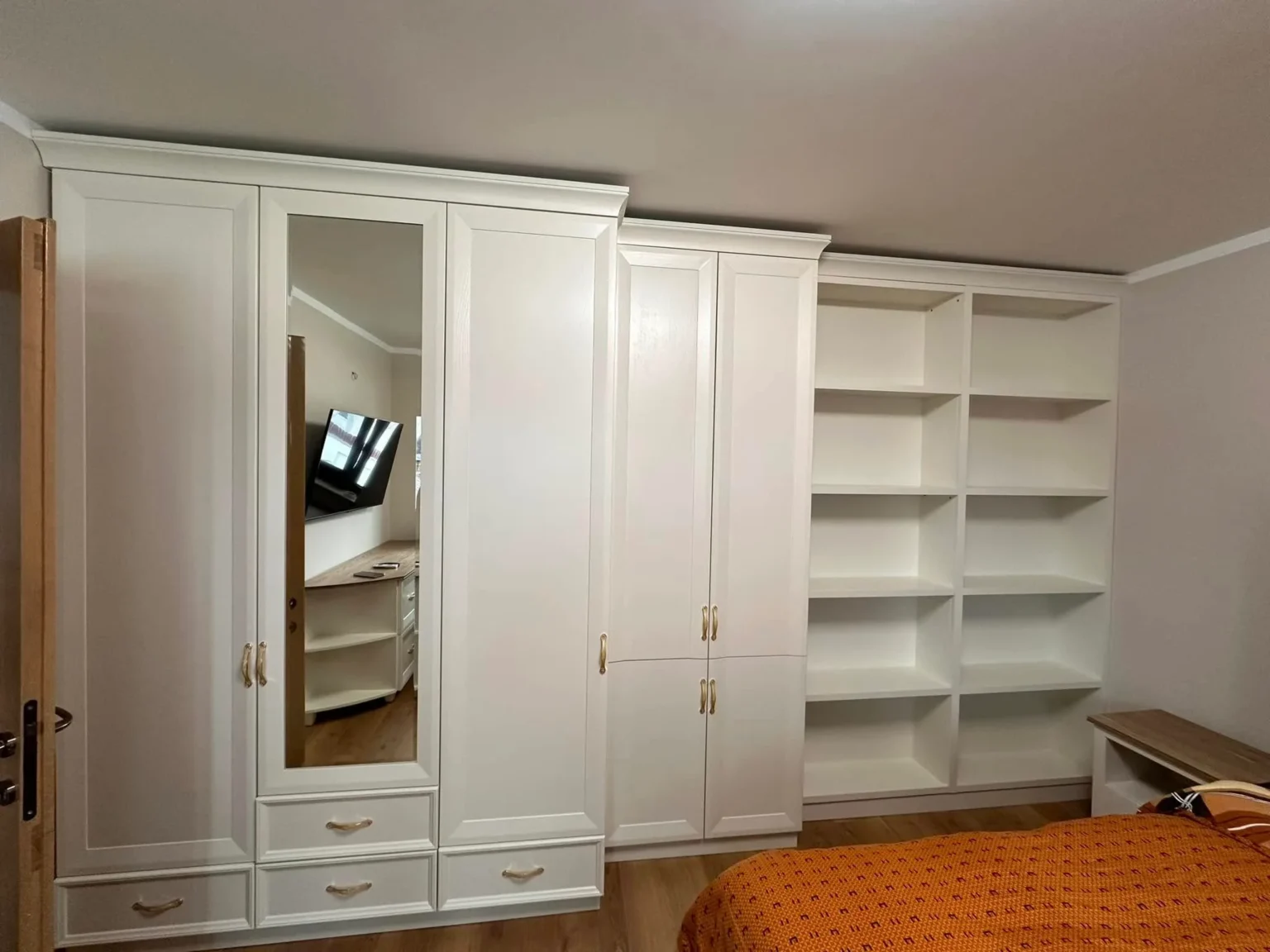 Mobilier Dormitor la Comandă: Alegerea Inteligentă pentru un Spațiu Personalizat și Funcțional Mobilier dormitor la comanda.jpg